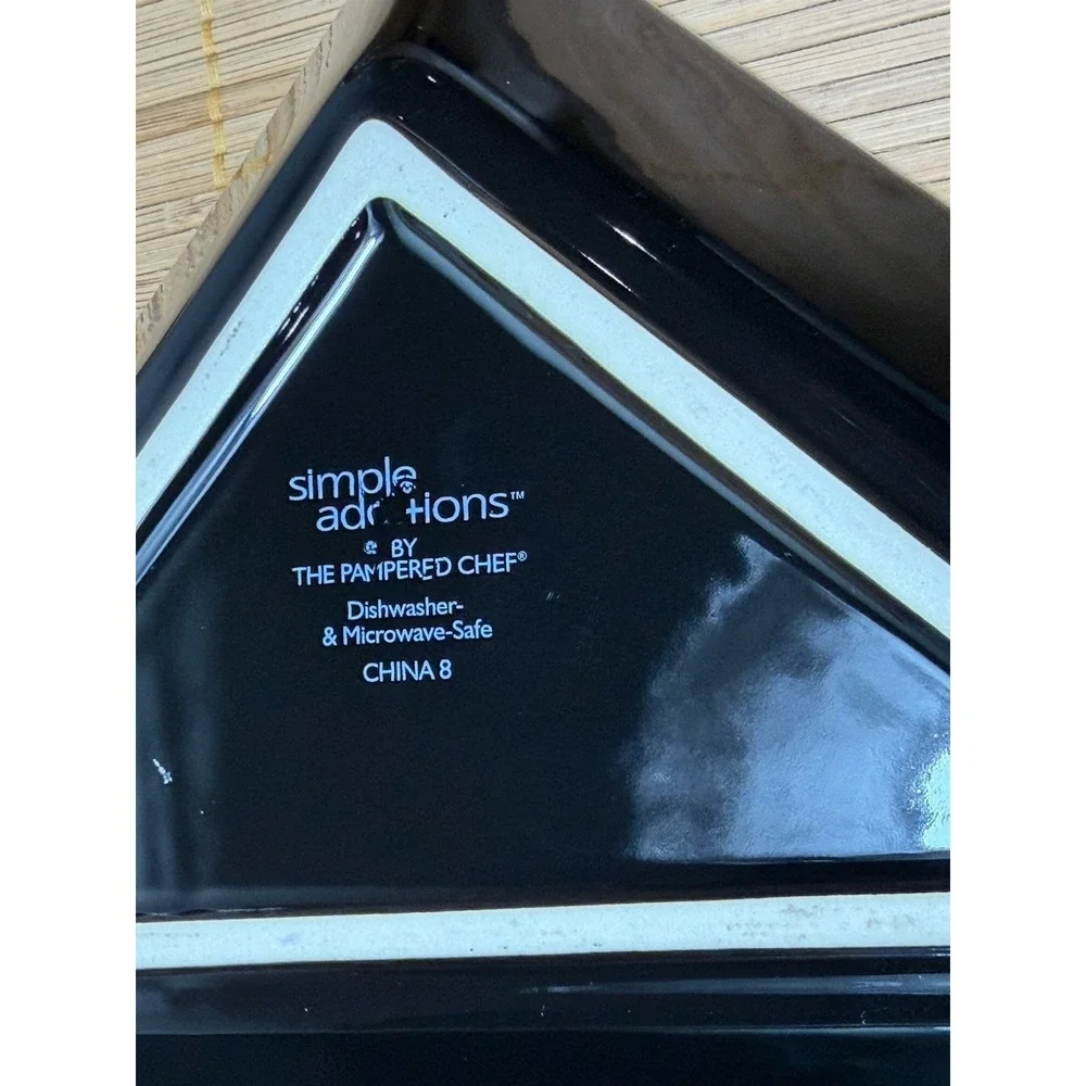 Pampered Chef Simple Additions Triangle Snack Plates Black Set of 2